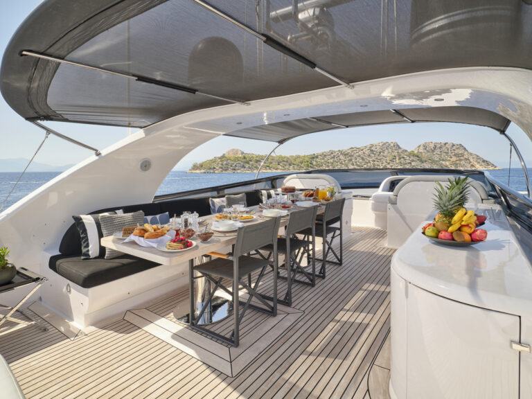 Dining On The Flybridge