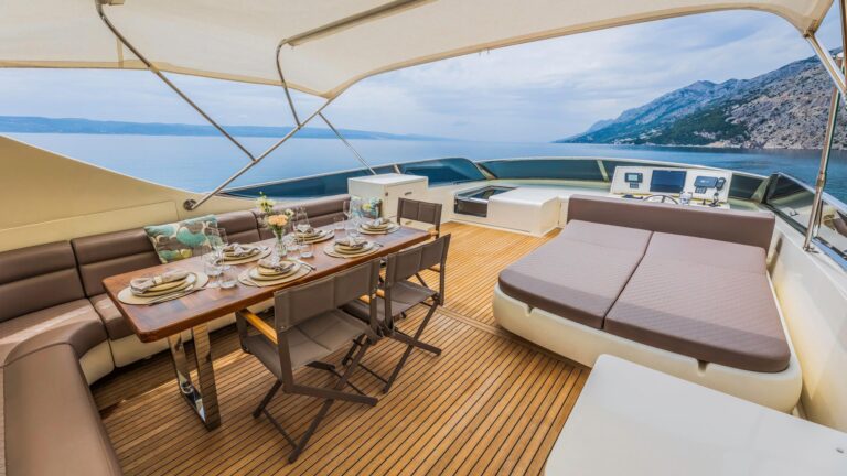 Flybridge Dining And Sun Bed