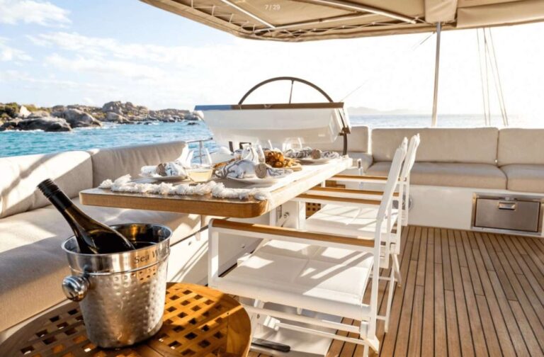 204 Flybridge Sun Deck