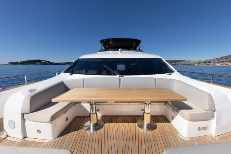 Foredeck Dining Setting