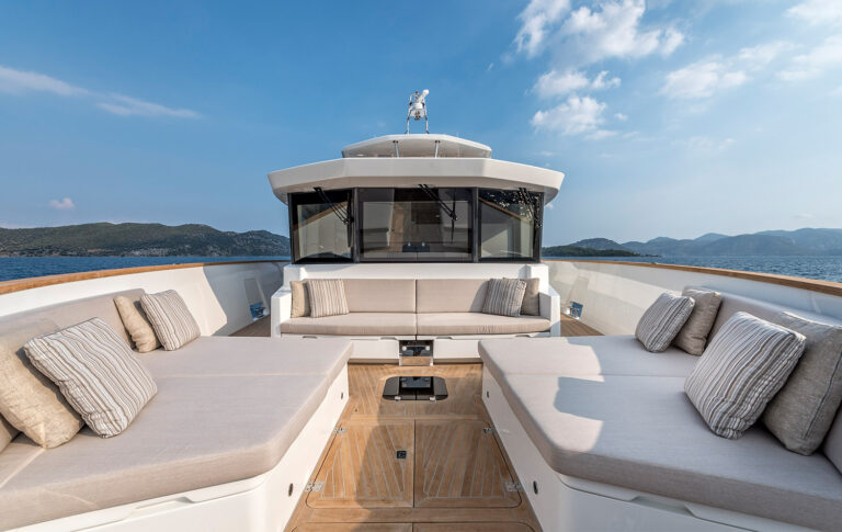 Foredeck Lounge