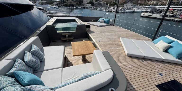 Foredeck Terrace