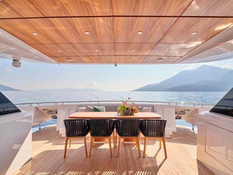 Main Deck Aft Dining