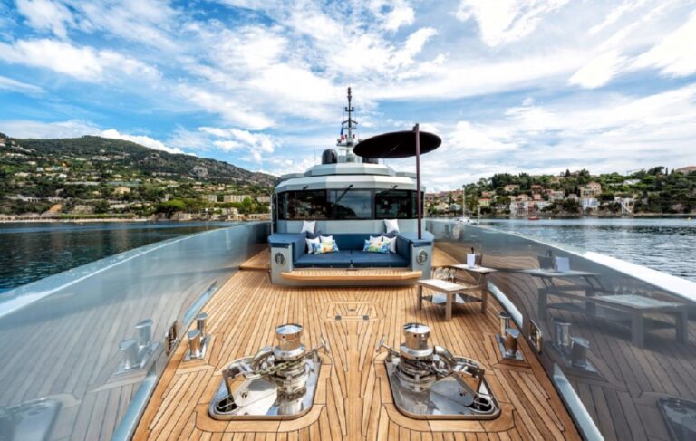 Main Deck Forward Seating Area