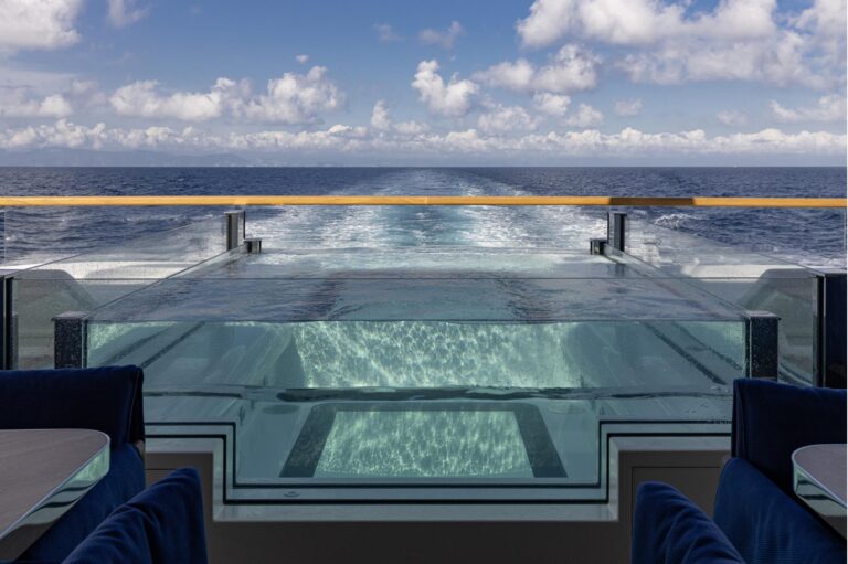 Main Deck Jacuzzi Pool