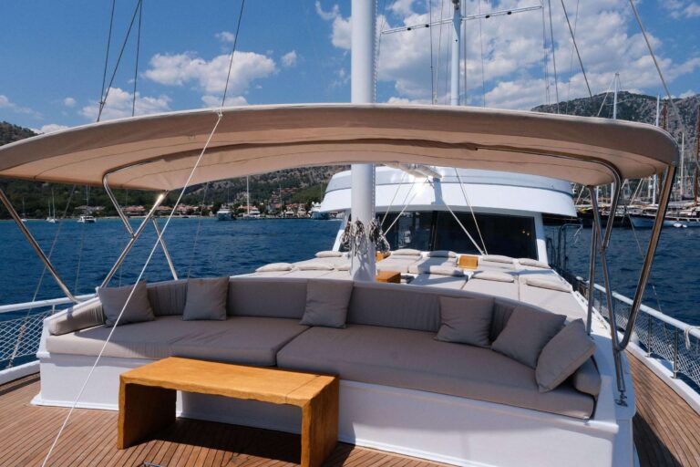 Main Deck Sheltered Lounge