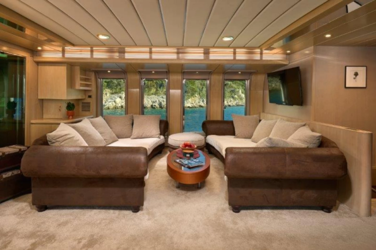Main Salon Lounge