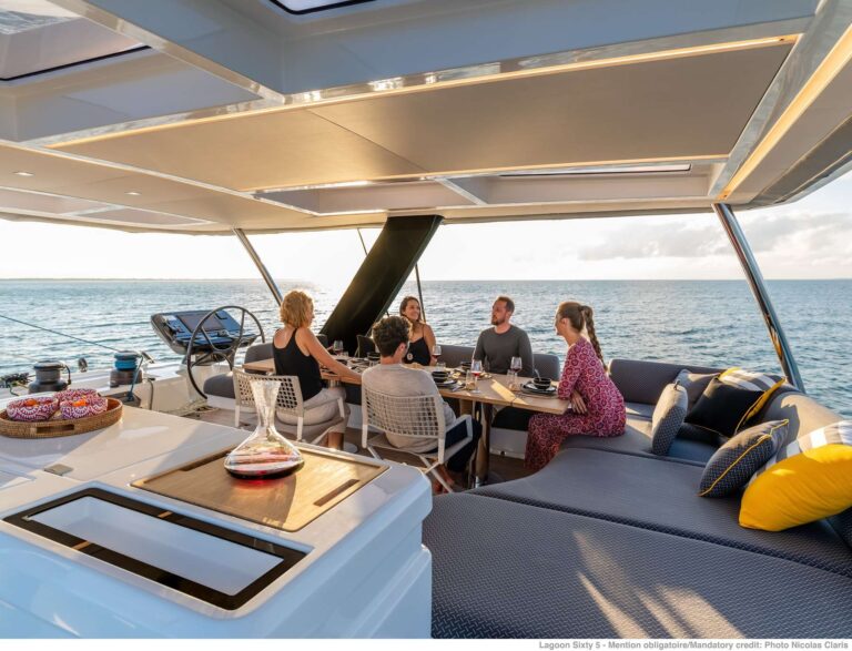 Sailing Catamaran AURA Fly Bridge
