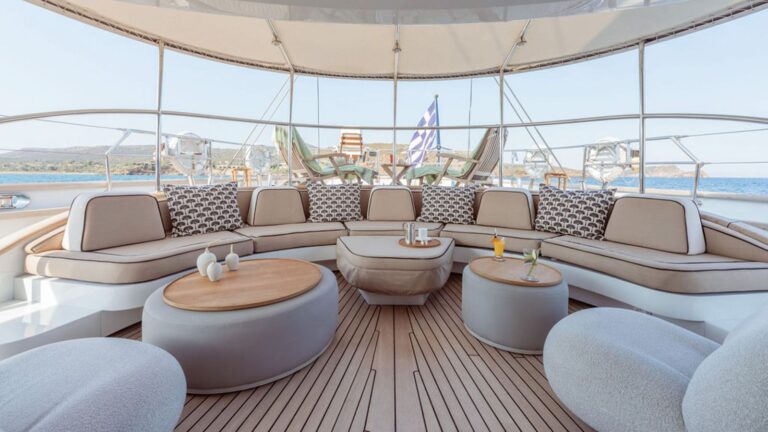 Seating On Main Deck