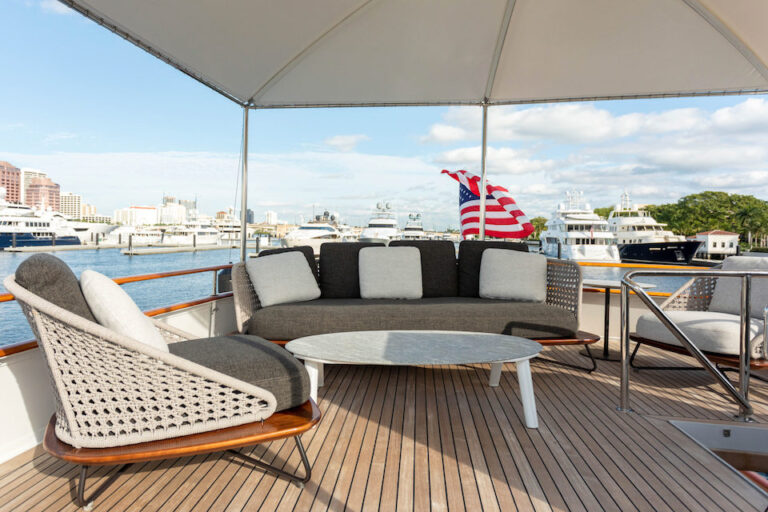 Upper Deck Lounge