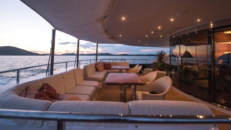 Seating On Main Deck