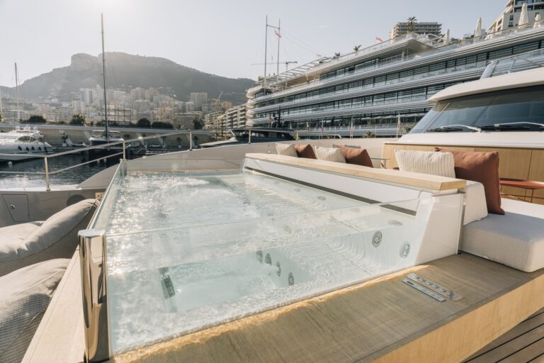 Bow Jacuzzi