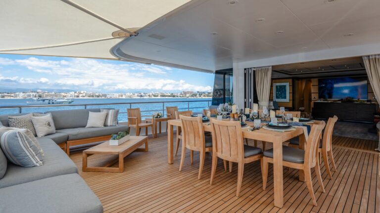 Bridge Deck Dining And Lounge