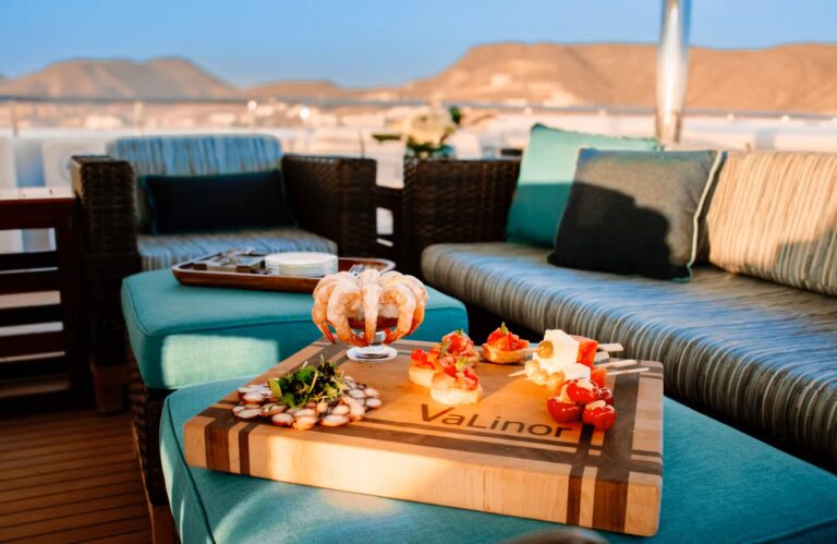 Deck Lounge