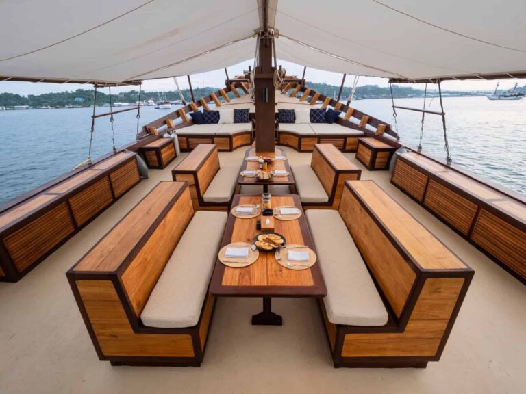 Main Deck Dining