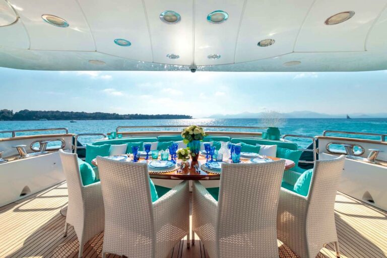 Main Deck Dining