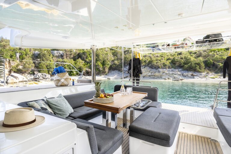 Main Deck Dining And Seating