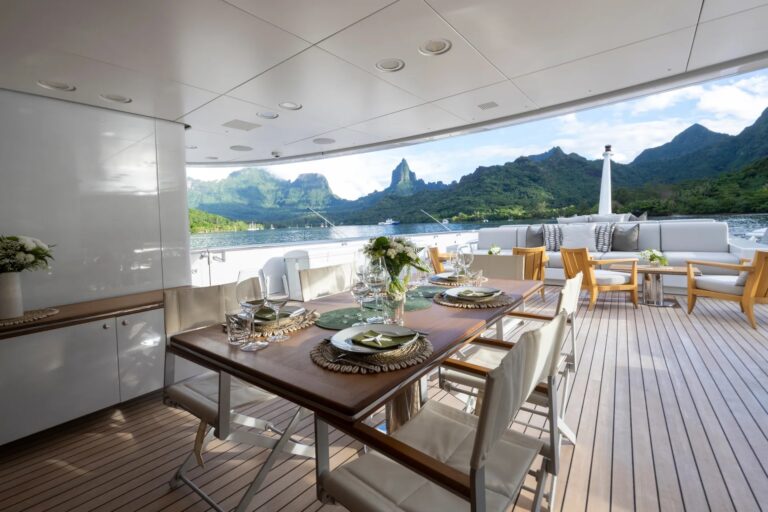 Main Deck Dining And Seating