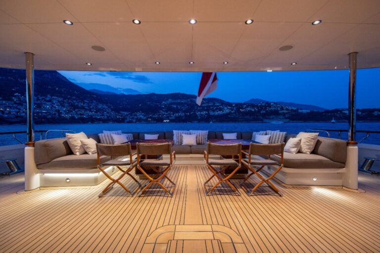 Main Deck Seating And Dining