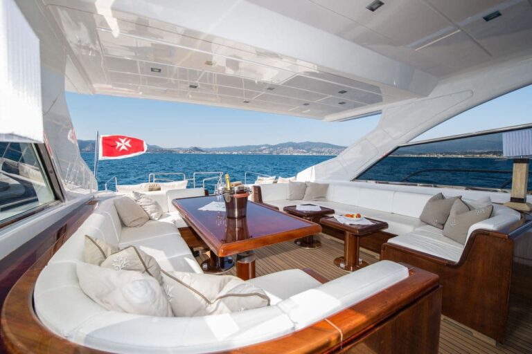 Outdoor Lounge