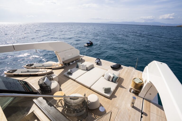 Seating At Stern