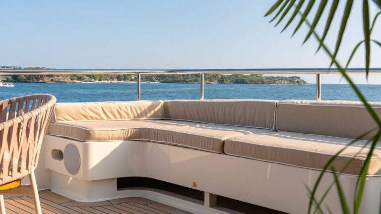 Seating On Upper Deck