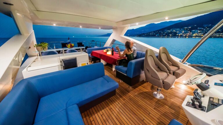 Sun Deck Dining And Deck Helm