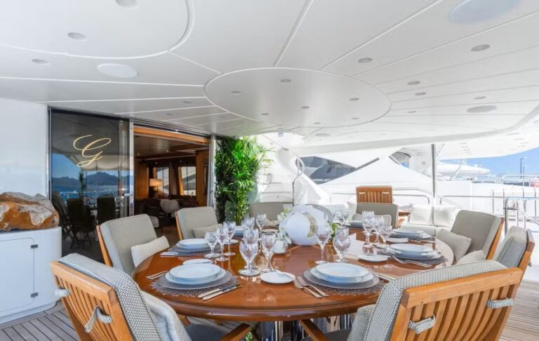 Bridge deck Dining