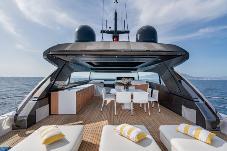 Flybridge Sun Deck
