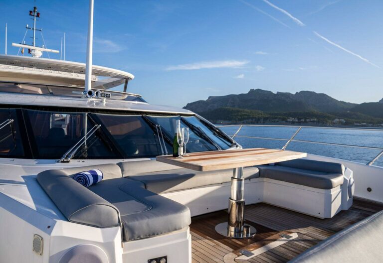 Foredeck Lounge