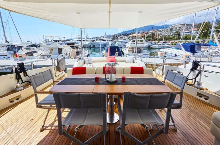 Main Deck Dining Alternative View