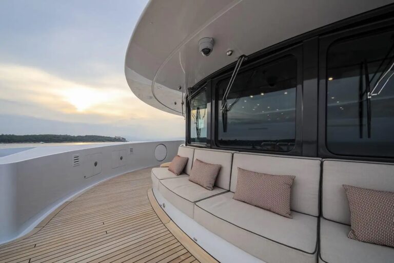 Seating At Bow