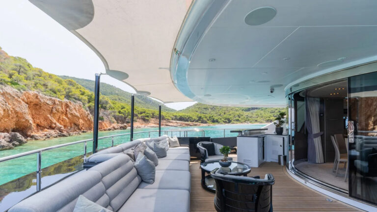 Seating On Main Deck