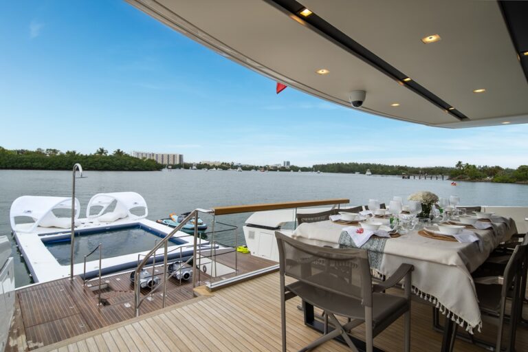 Stern Deck With Cockpit And Beach Club