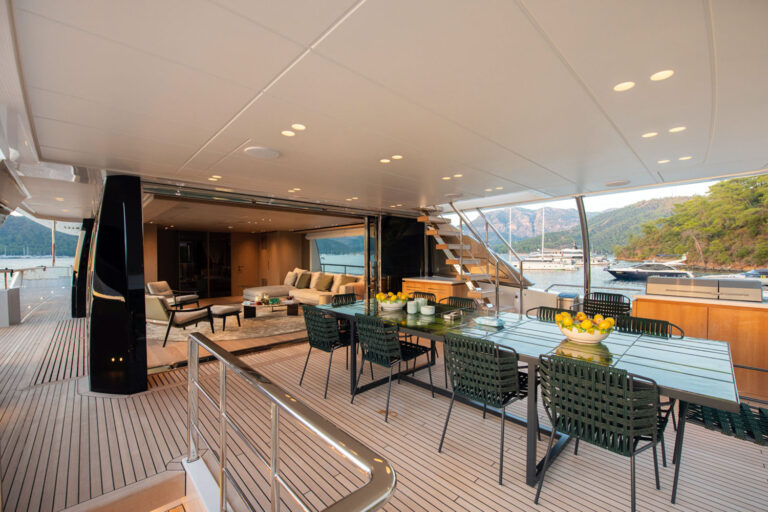 Upper Deck Aft Dining