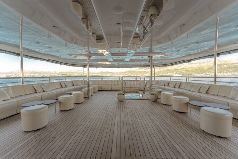 Deck Lounge