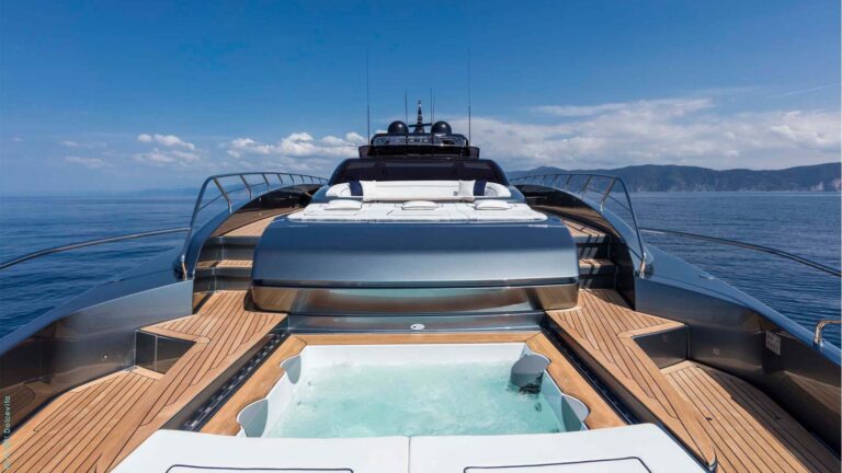 Foredeck Jacuzzi