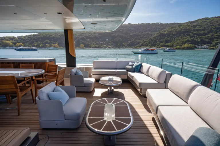 Lounge On Bridge Deck