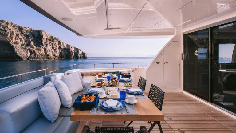 Main Deck Aft Dining