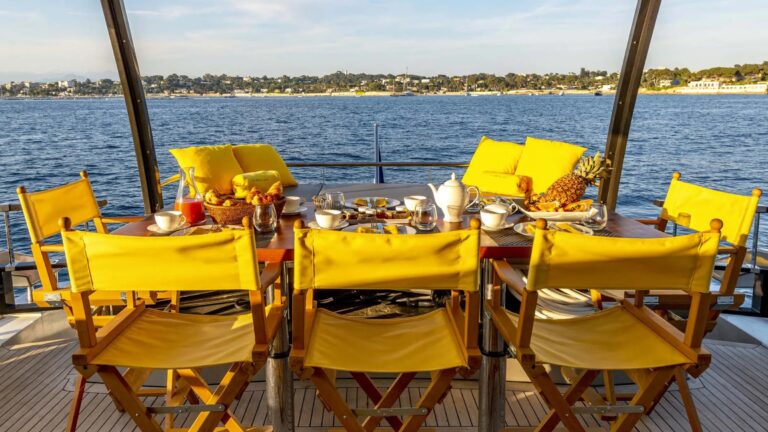 Main Deck Dining