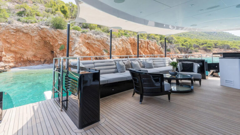 Main Deck Seating Alternative View