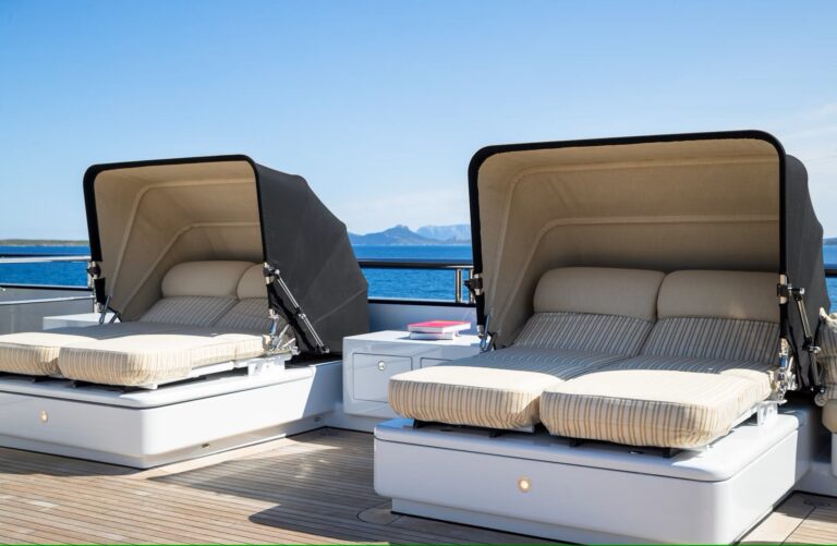 Sun Beds With Canopies