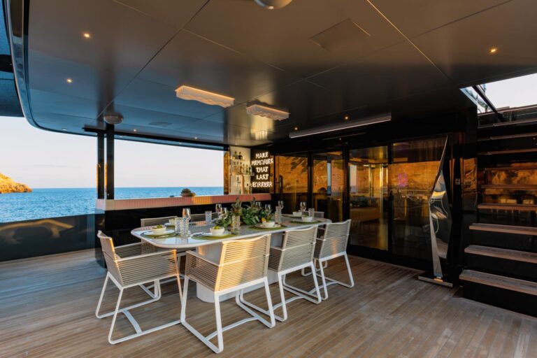 Upper Deck Aft Dining