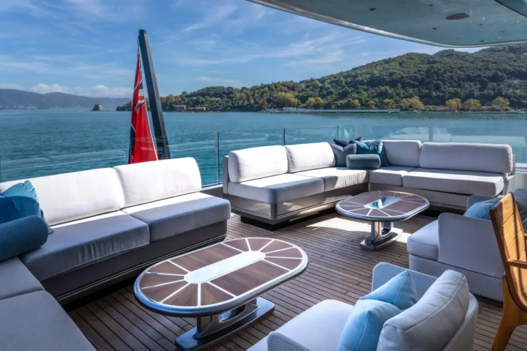 Bridge Deck Lounge Alternative View