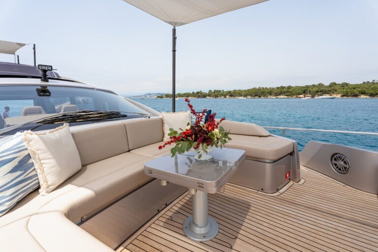 Flexible Table On The Bow
