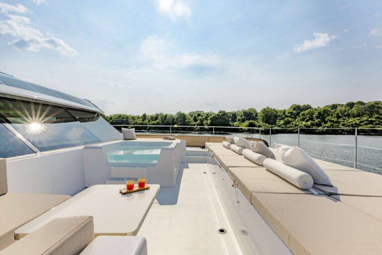 Foredeck Lounge