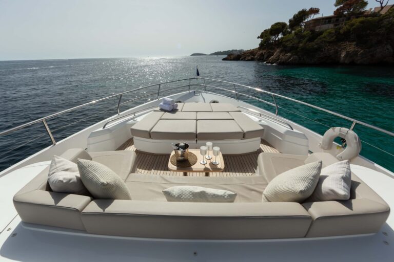 Foredeck Seating