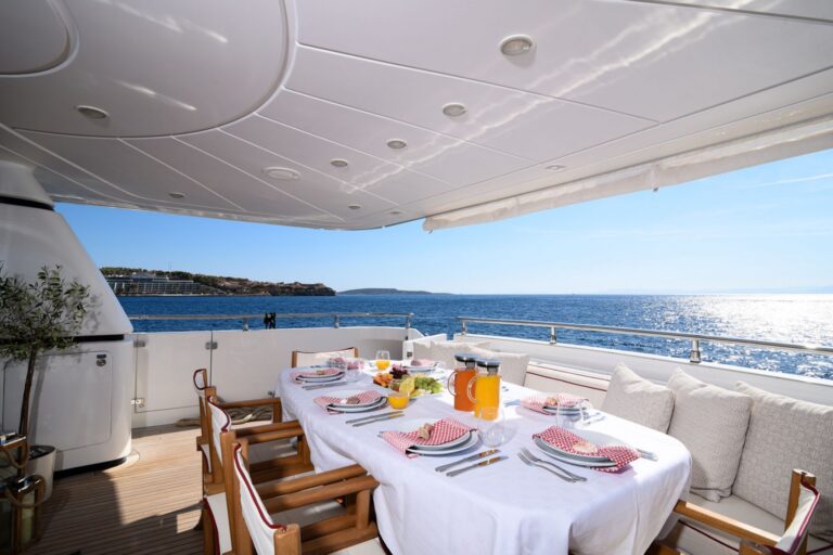 Main Deck Aft Dining