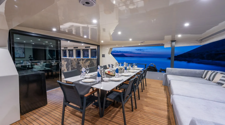 Main Deck Aft Dining Alternative View