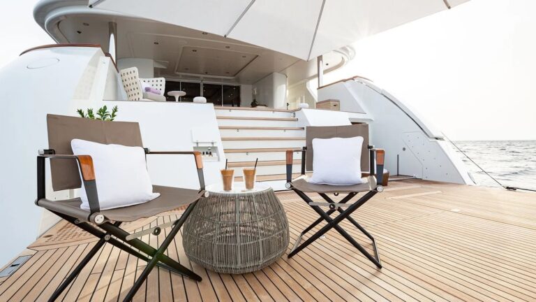 Main Deck Beach Club